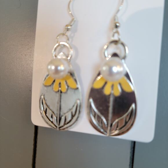 Boho Dangle Earrings Silver Tone Teardrop Floral  Yellow Enamel Faux Pearl 2.4" - Picture 2 of 10